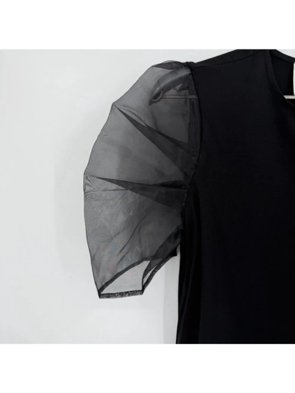 Hyacinth House by Tuckernuck Black Darby Organza Puff Sleeve Top size XXS 2XS